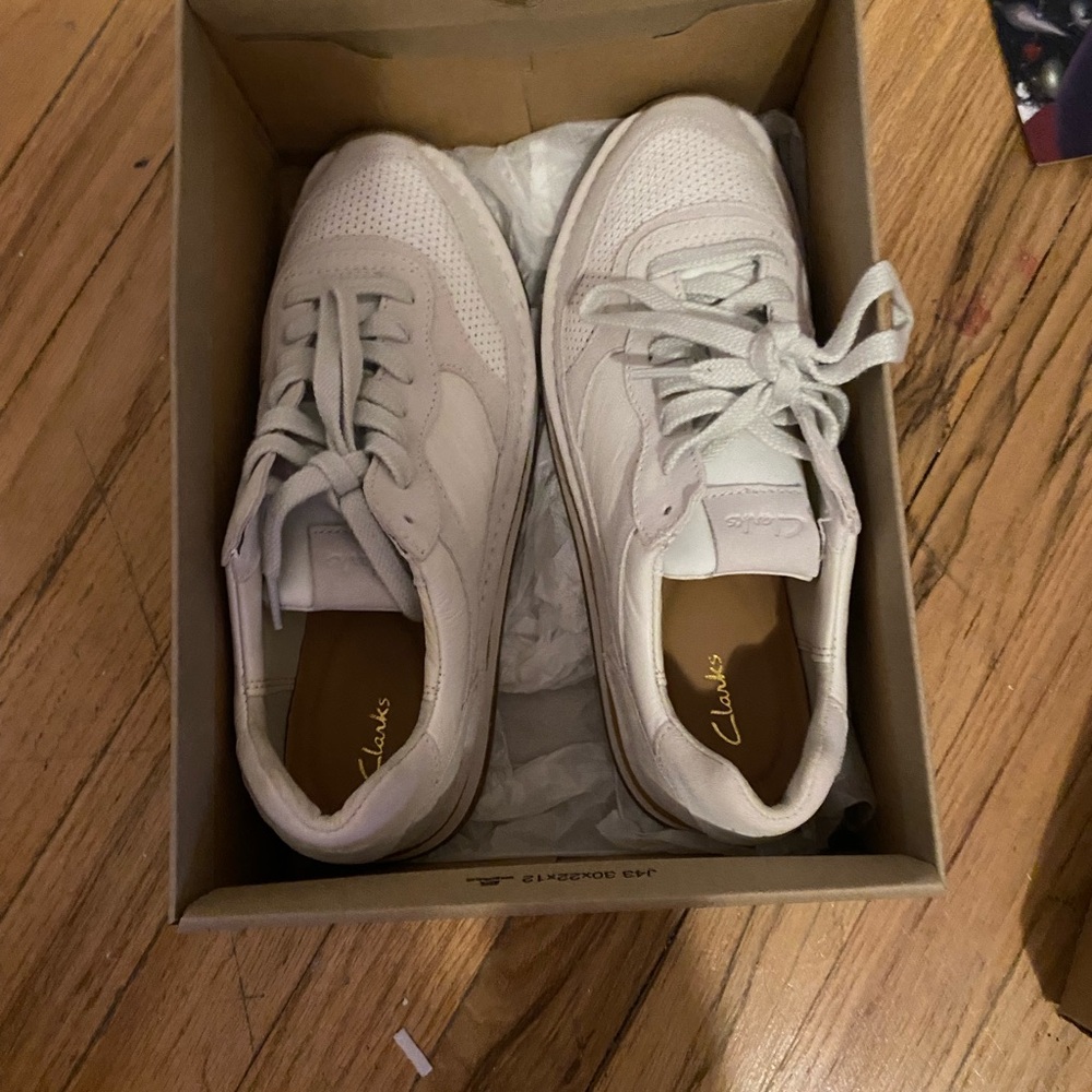 Clarks Men's Cream Sneakers